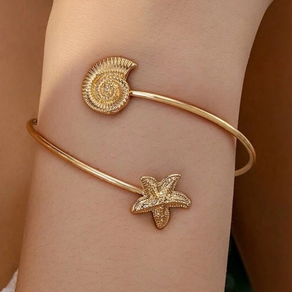 Gold Shell Open Bangle Bracelet - Picture 2 of 4